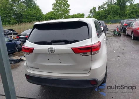 2018 Toyota Highlander Le/Le Plus z USA, uszkodzony, nr VIN 5TDBZRFH4JS495995